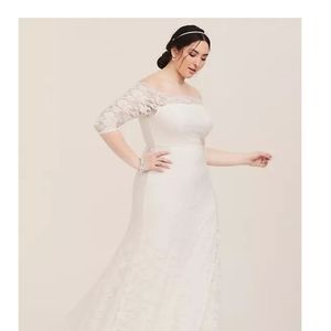 NWT Beautiful ivory wedding dress